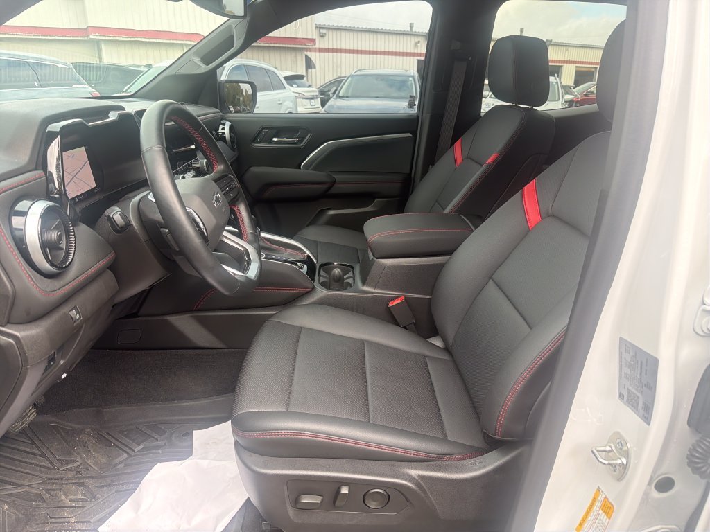 Used 2024 White Chevrolet Z71 image 10