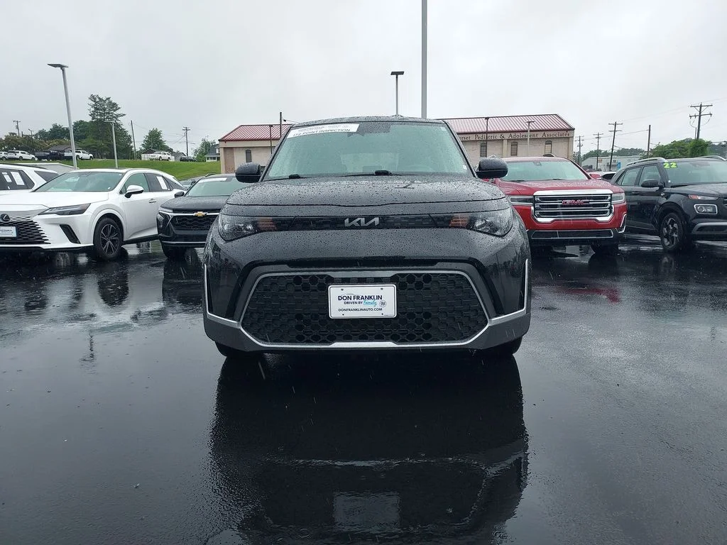 Used 2025 Black Kia LX image 3