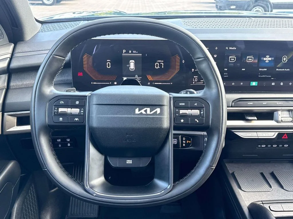 Used 2027 Black Kia S image 17