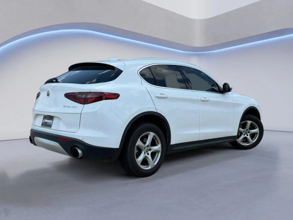 Used 2018 Alfa White Alfa Romeo Base image 6
