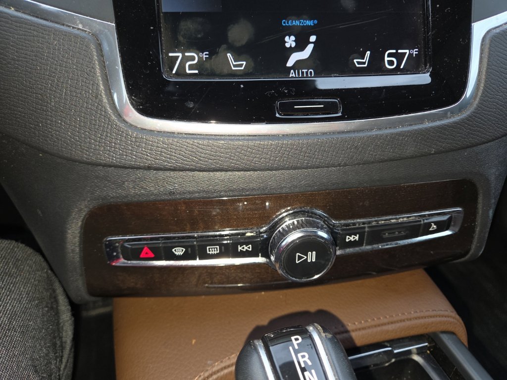 Used 2019 Silver Volvo T6 Momentum image 9