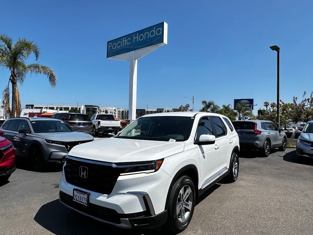 Used 2023  Honda EX-L image 2