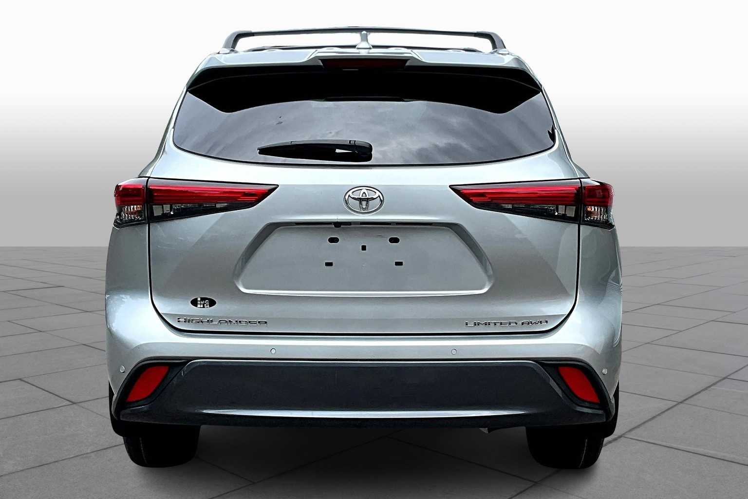 Used 2020 Celestial Silver Metallic Toyota Limited image 4