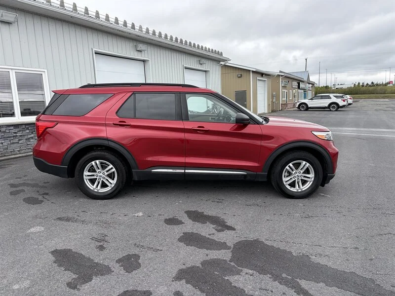 Used 2022 Red Ford XLT image 3