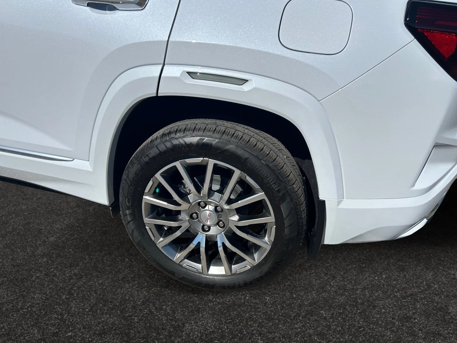 New 2027 Glacier White Tricoat GMC AWD Denali image 9