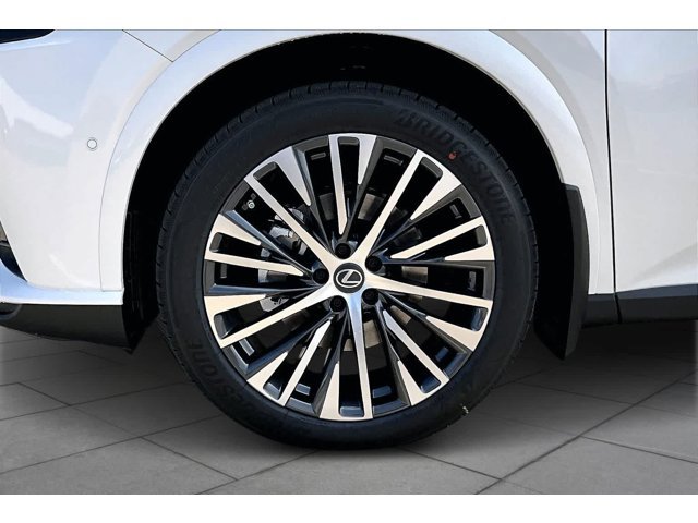 New 2026 Eminent White Pearl Lexus PREMIUM PLUS image 18