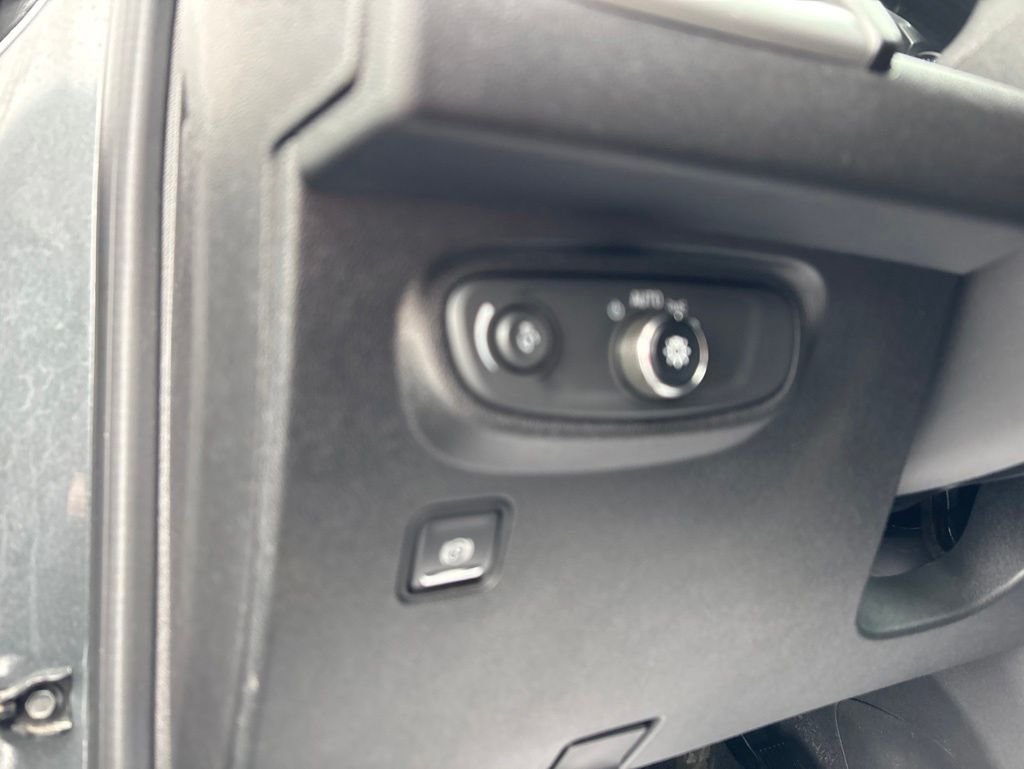 Used 2019 Gray GMC SLE image 17
