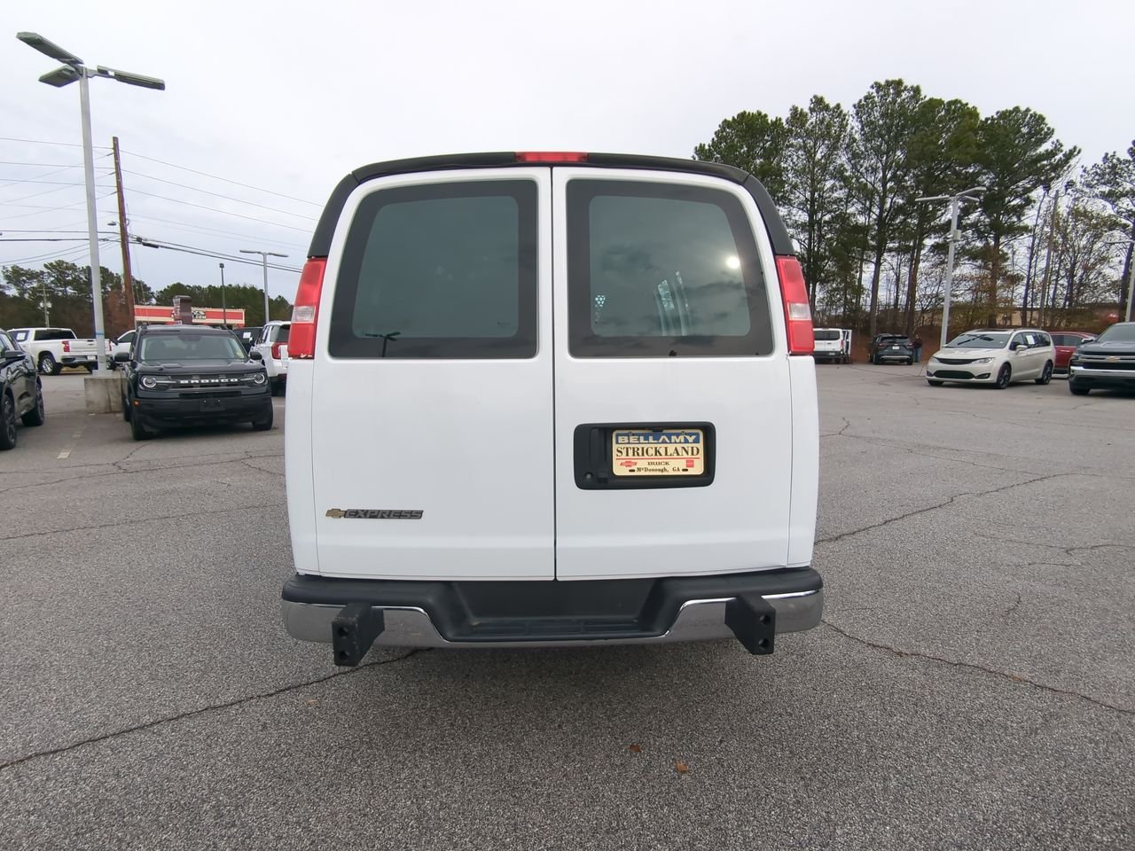 2024 GMC Savana Cargo Work Van - Photo 35