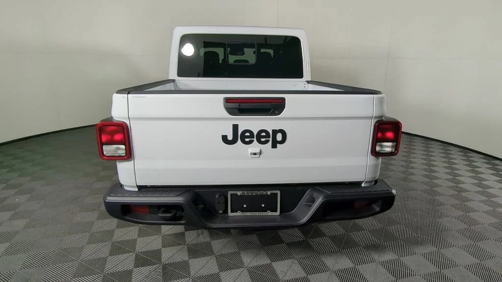 New 2026 Bright White Clear-Coat Exterior Paint Jeep Sport S image 6