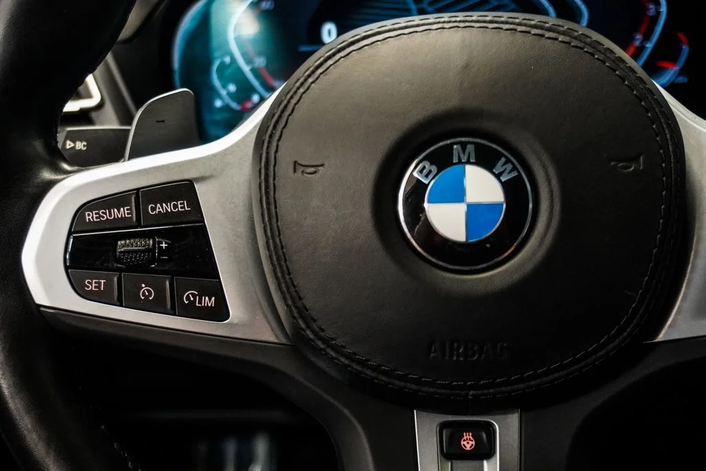 Used 2022 White BMW xDrive30i image 17