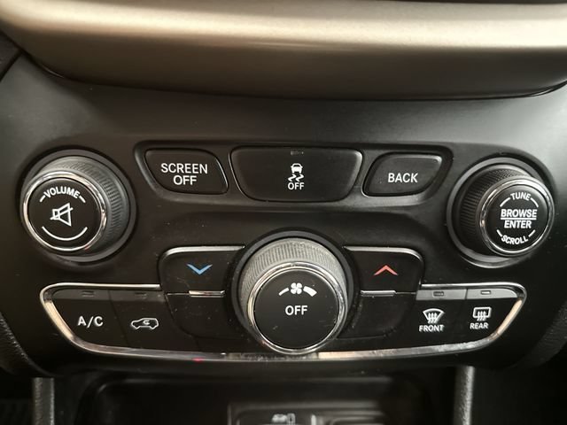 Used 2015 Deep Cherry Red Crystal Pearlcoat Jeep Latitude image 20