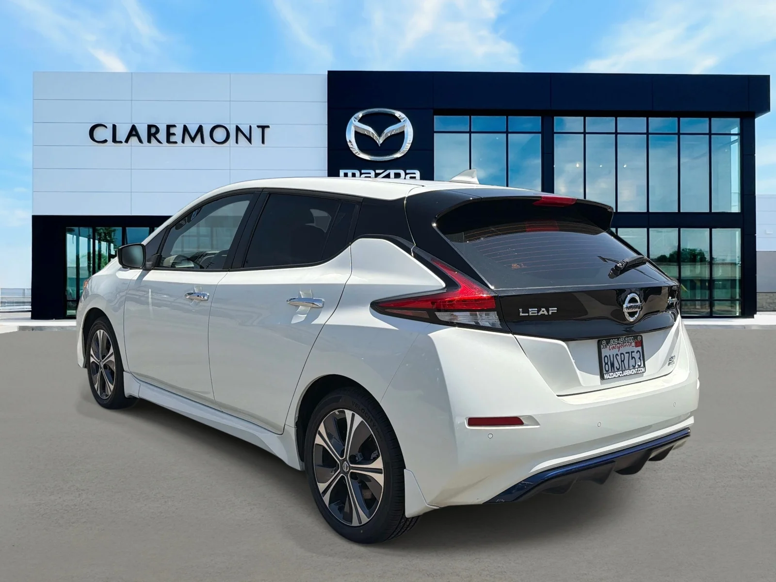Used 2021 PEARL WHITE Nissan SV PLUS HATCHBACK image 6