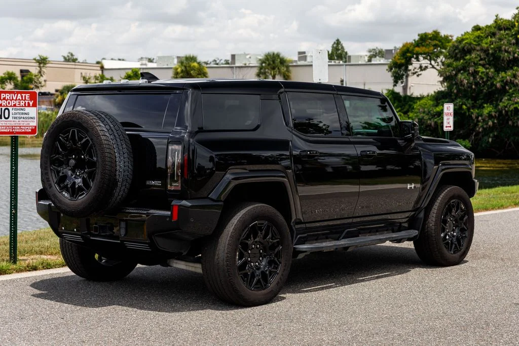 Used 2025 Black GMC 2X image 3