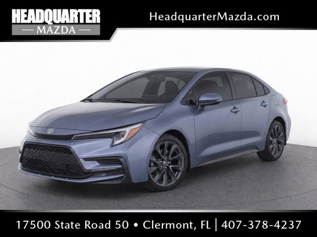 Used 2025  Toyota SE image 1