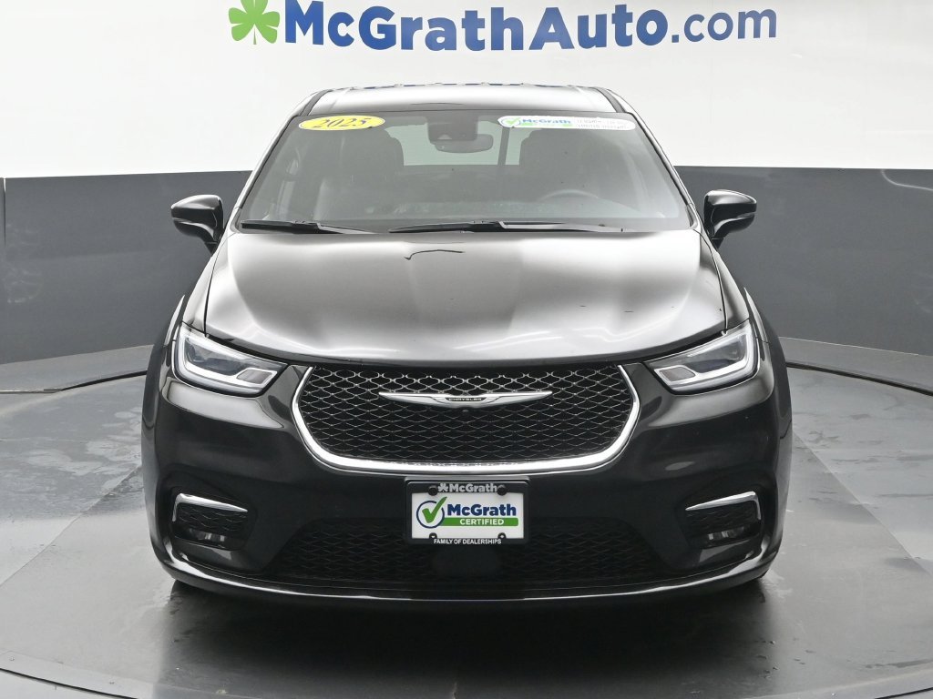 Used 2025 Black Chrysler Select image 5