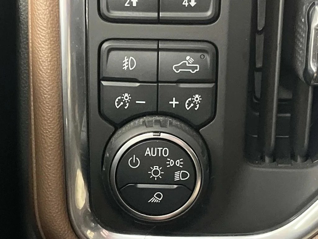 Used 2022 Northsky Blue Metallic Chevrolet High Country image 26