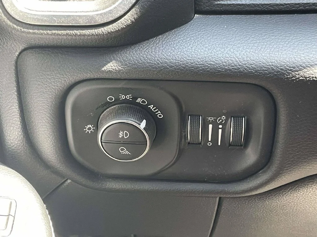 Used 2023 White Ram Laramie image 27