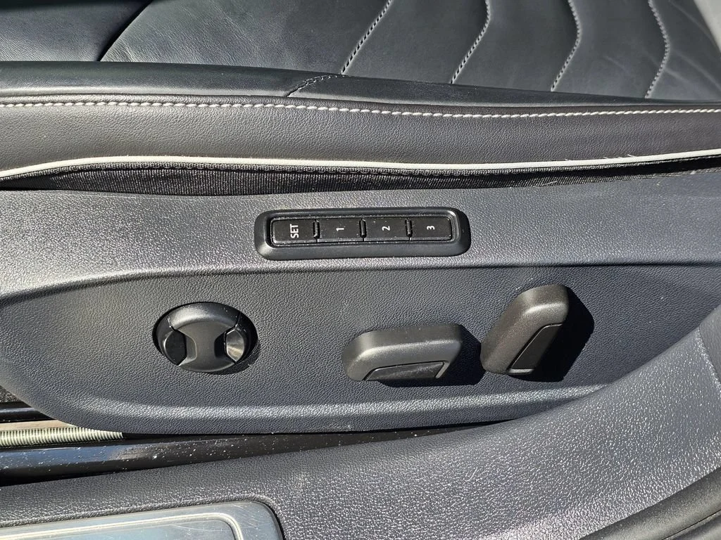 Used 2019  Volkswagen SEL image 23