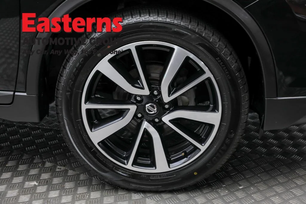 Used 2020 Black Nissan SL image 34