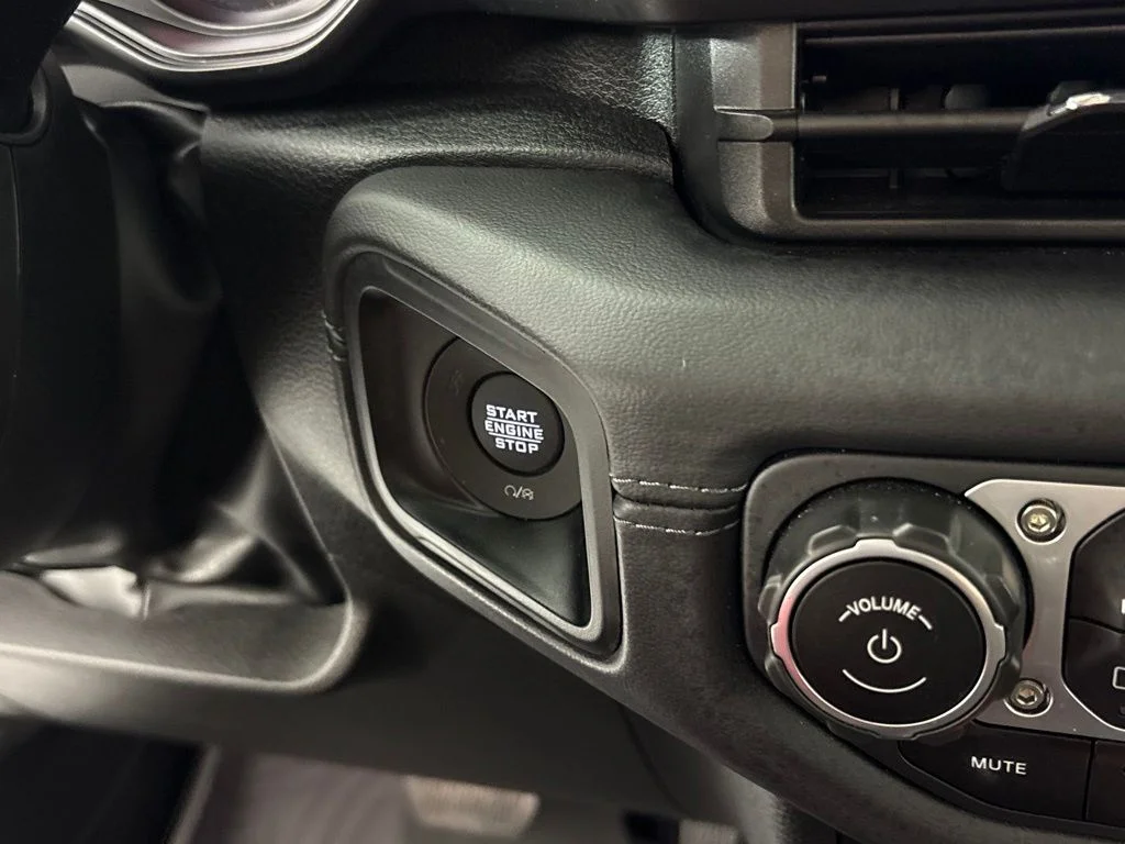 Used 2025 White Jeep Mojave image 33