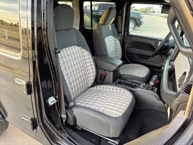 New 2026 Black Clear-Coat Exterior Paint Jeep 85th Anniversary Edition image 23