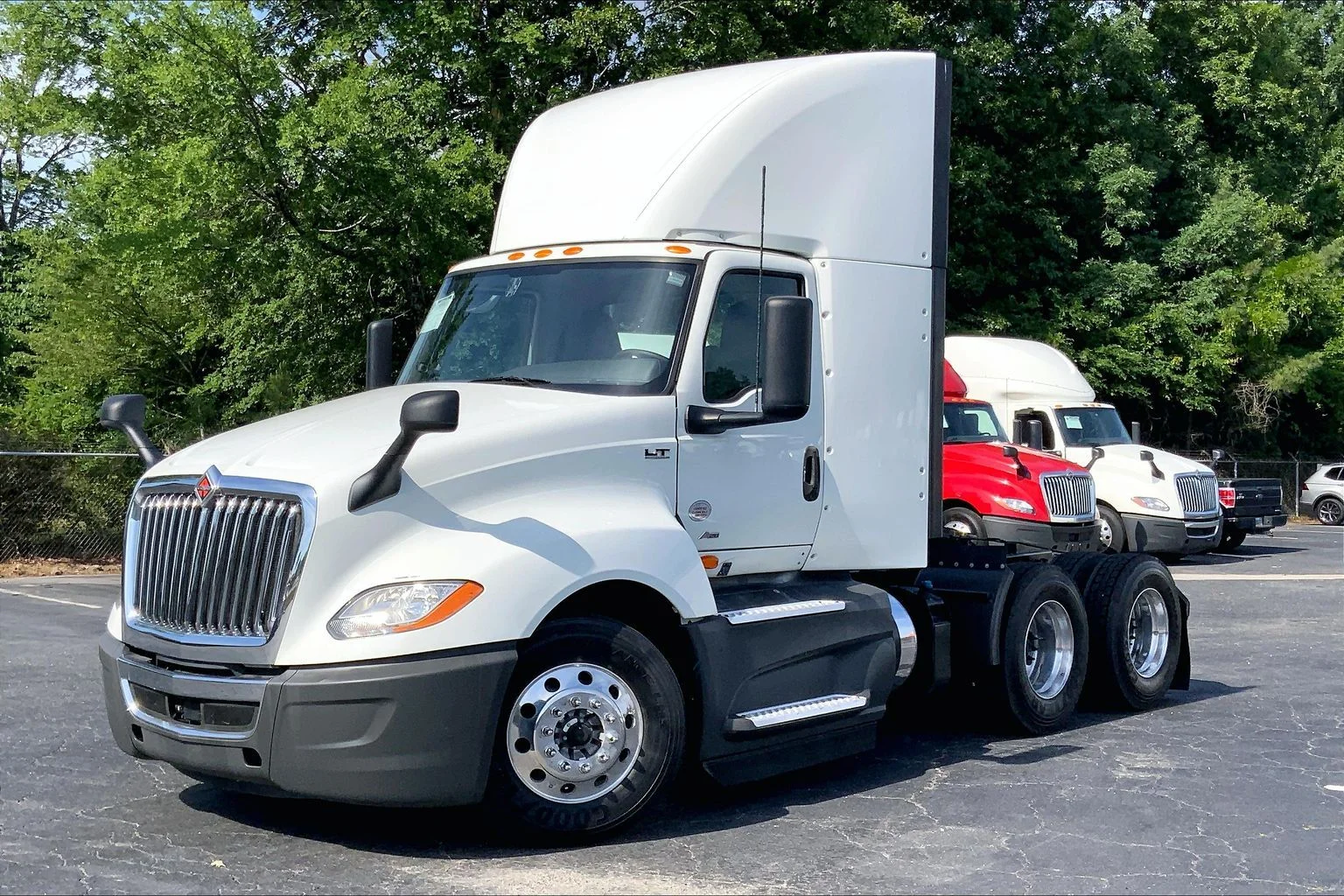 Used 2021 WHITE International  image 2