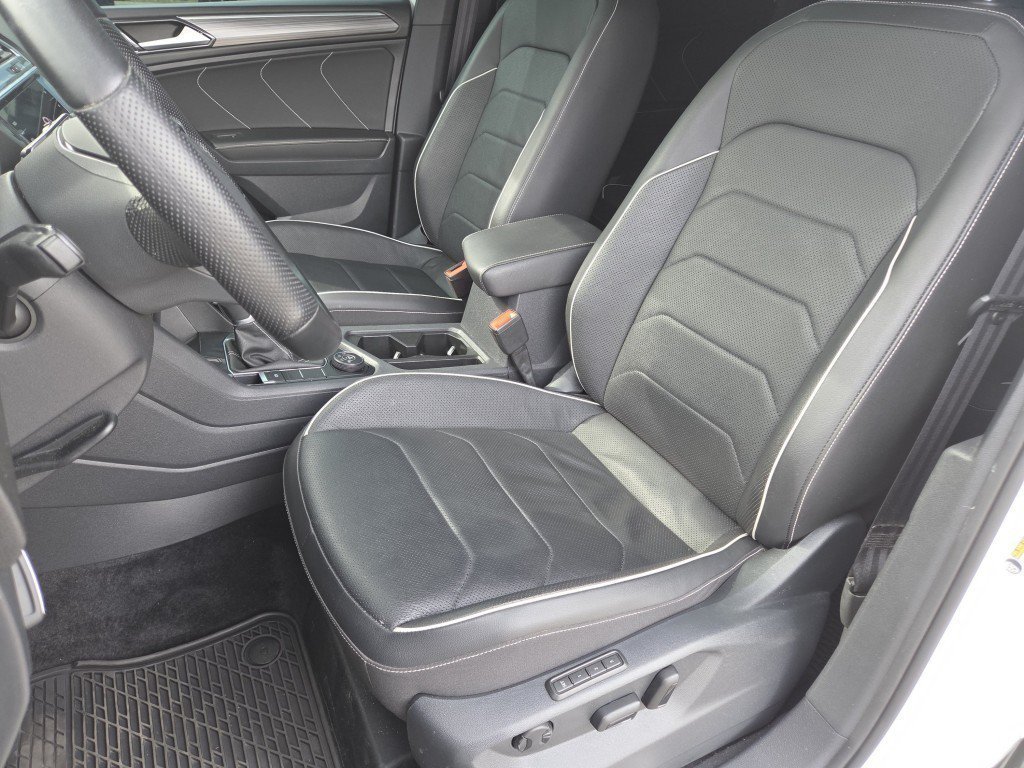 Certified Used 2022  Volkswagen 2.0T SEL R-Line image 6