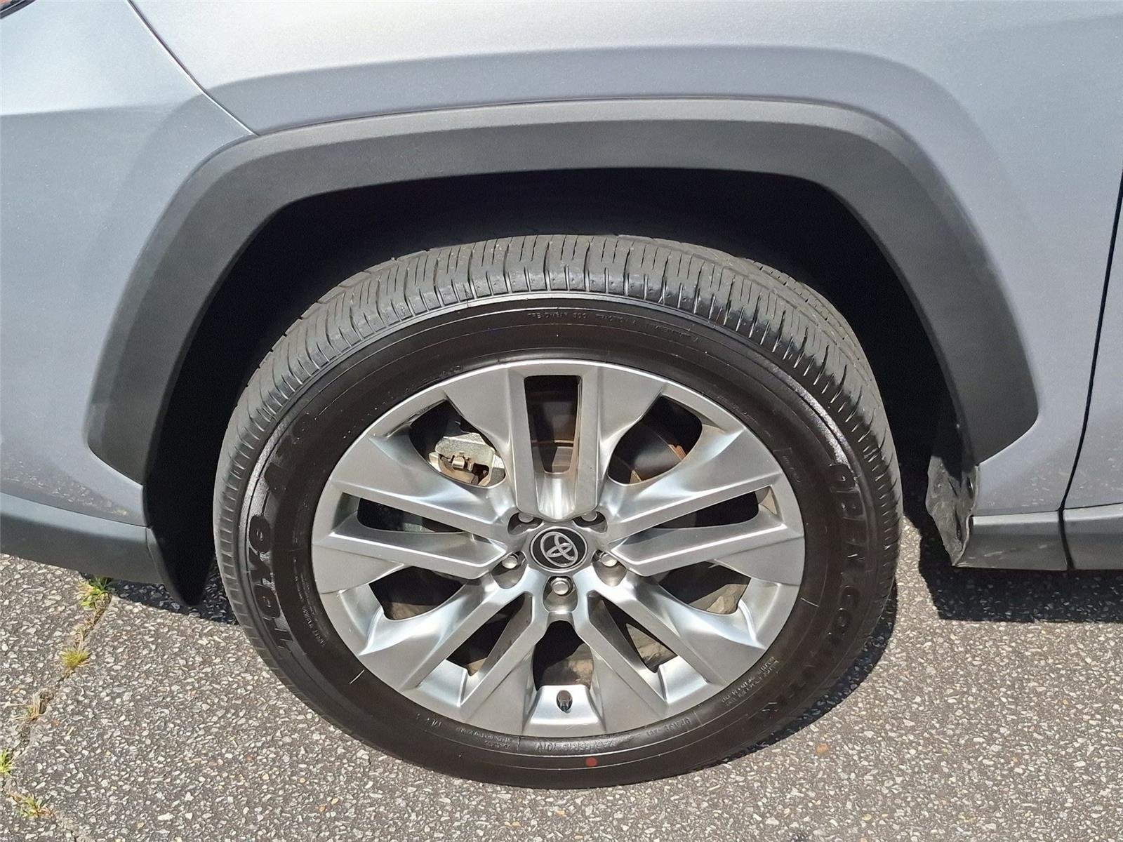 Used 2025 Silver Sky Metallic Toyota XLE Premium image 10