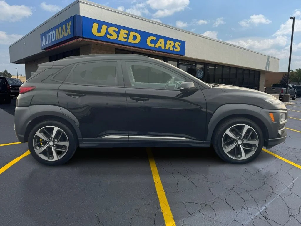Used 2018 Ultra Black Hyundai Limited image 2