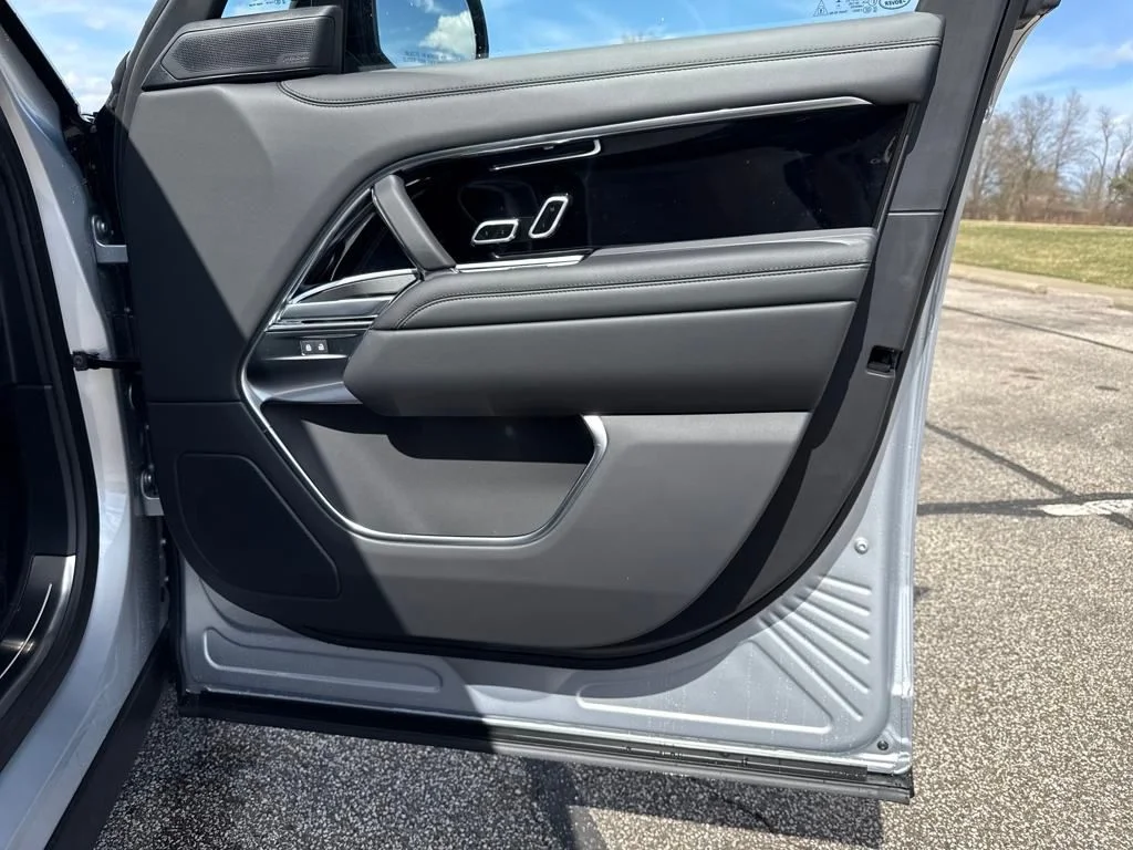 2025 Land Rover Range Rover SE - Photo 14