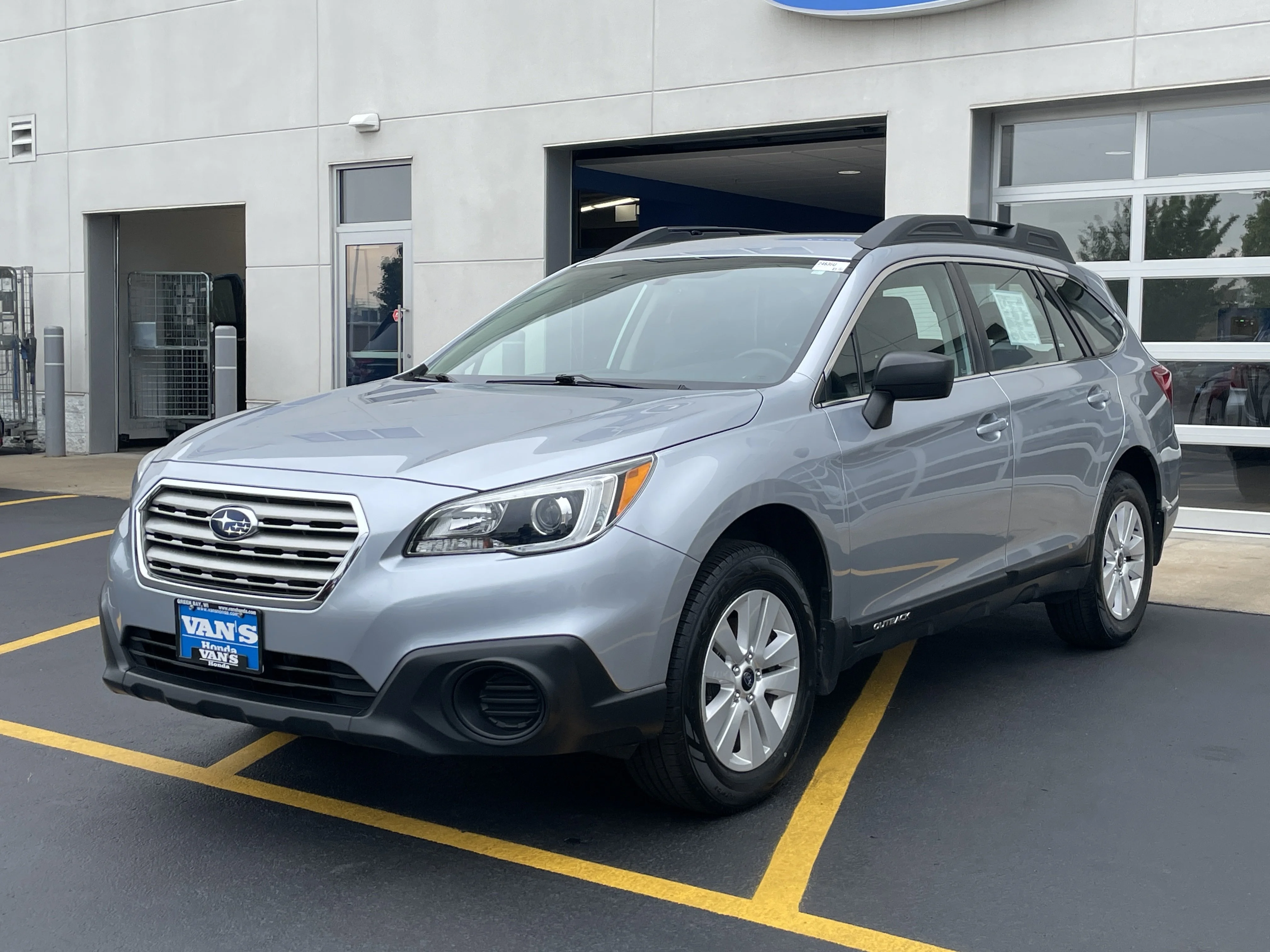 Used 2017 Ice Silver Metallic Subaru 2.5i image 3