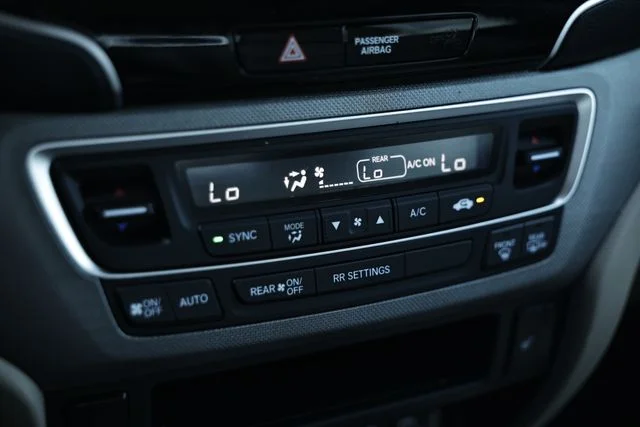 Used 2023 Platinum White Pearl Honda RTL image 42