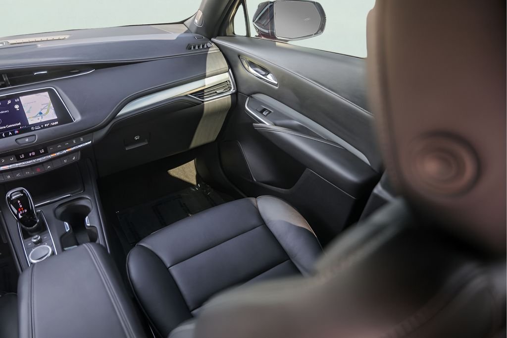 Used 2022  Cadillac Premium Luxury image 31