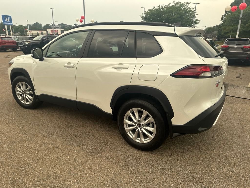 Used 2026 Off-white Toyota LE image 5