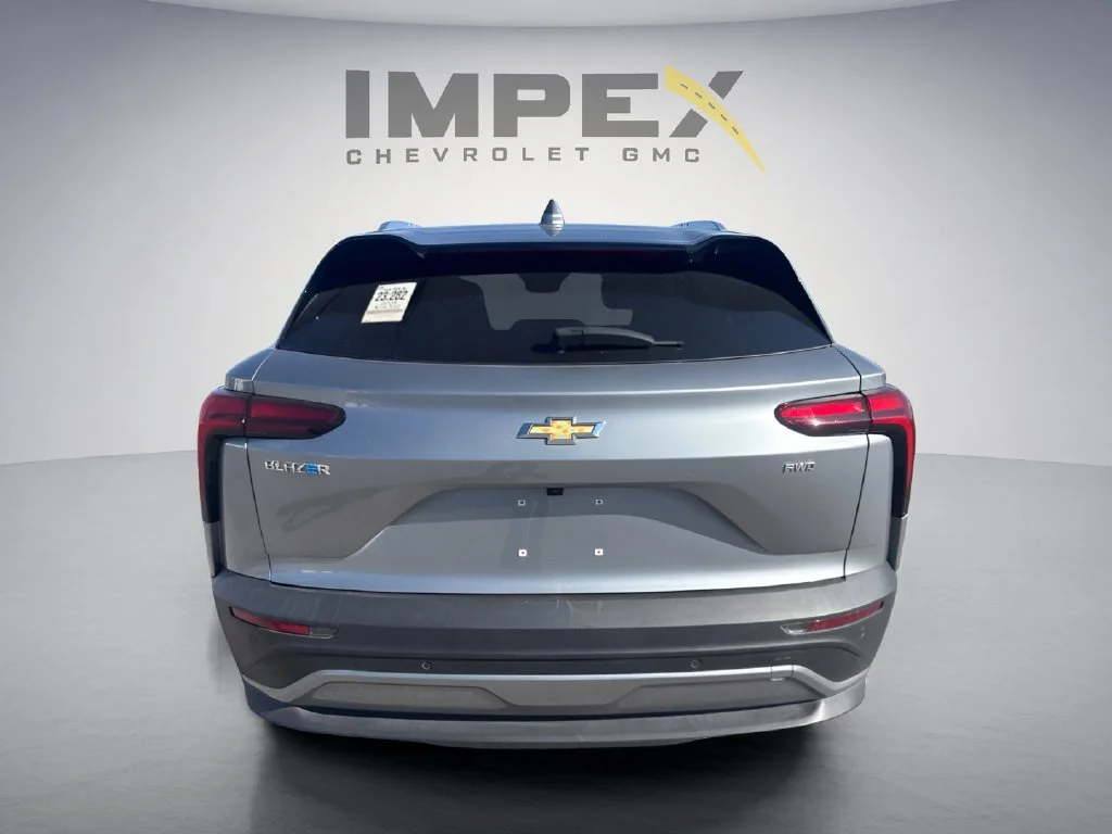 Used 2024 Gray Chevrolet LT image 4