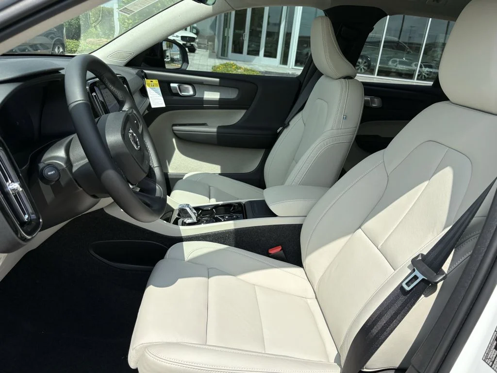 2026 Volvo XC40 Plus - Photo 13