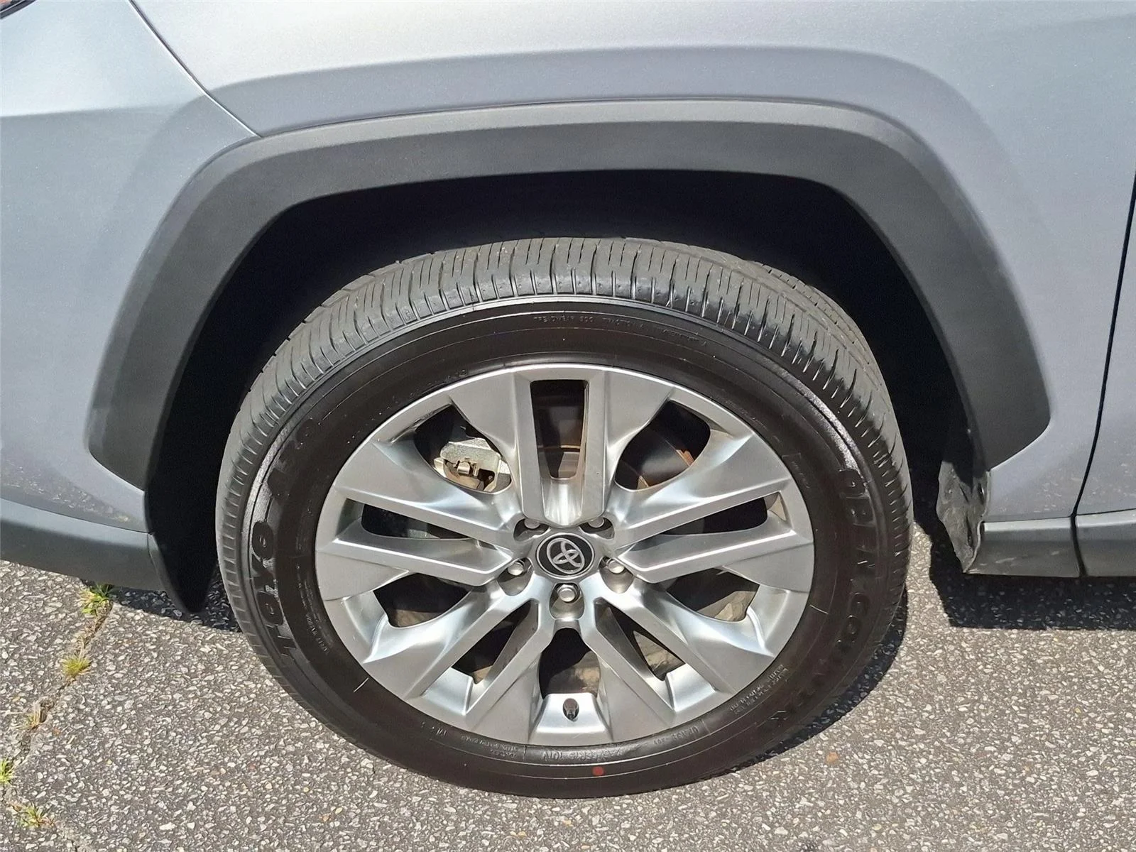 Used 2025 Silver Sky Metallic Toyota XLE Premium image 10