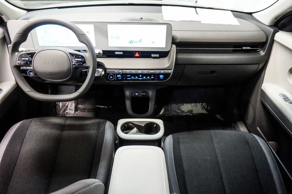 Used 2023 Black Hyundai SE image 11