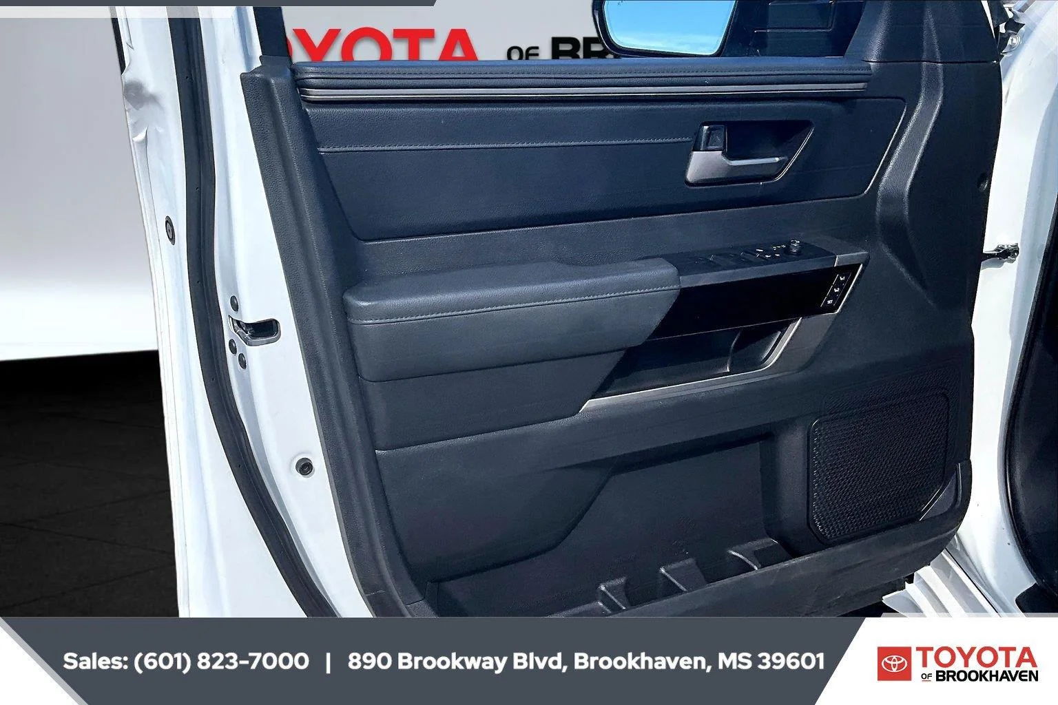 Used 2025 Ice Cap Toyota Limited HV image 17