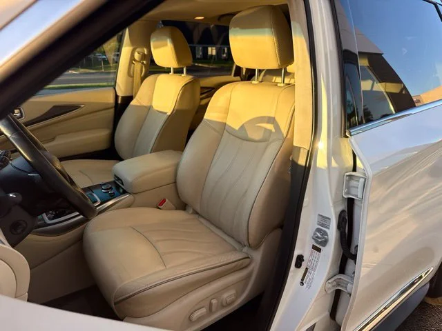 Used 2016 White INFINITI Base image 13