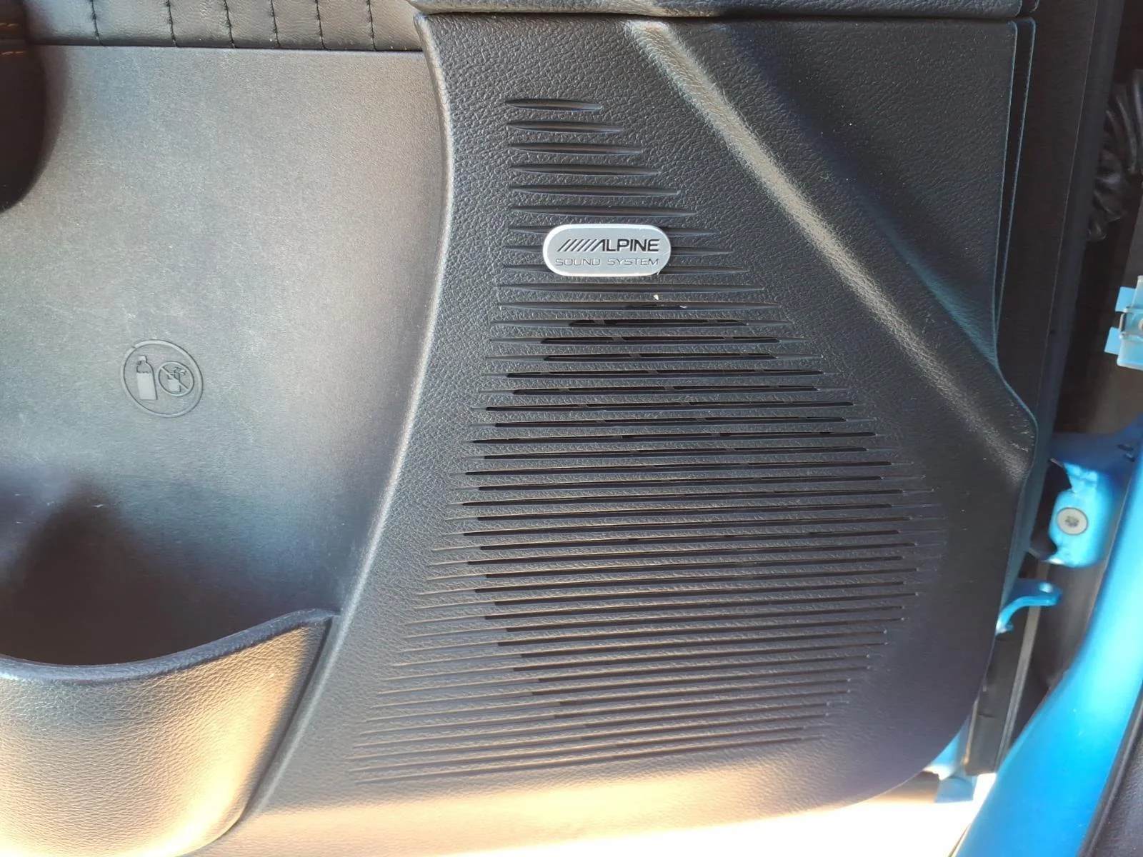 Used 2015 B5 Blue Pearl Coat Dodge R/T Plus Shaker image 6