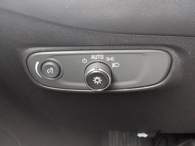 Used 2019 White Chevrolet LT image 20