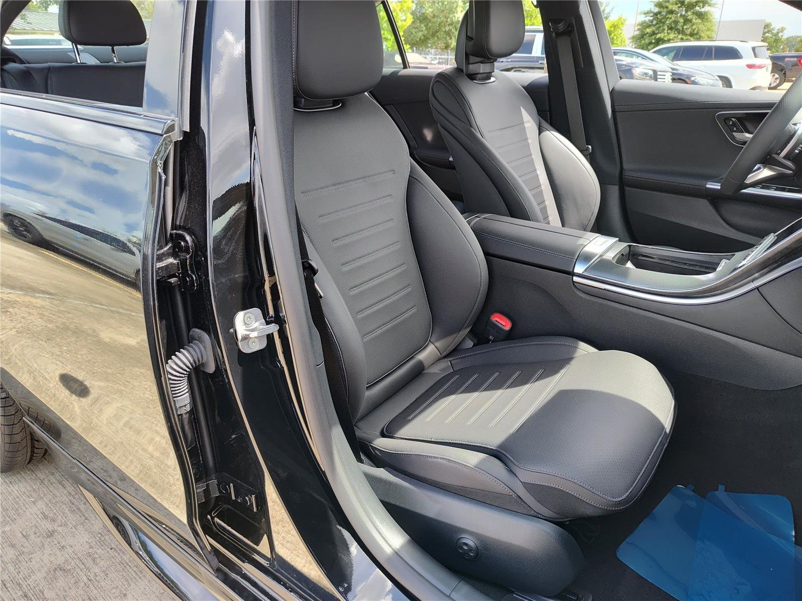 2025 Mercedes-Benz C-Class Sedan C 300 - Photo 12