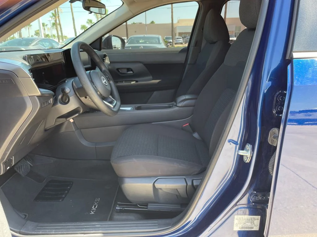 Used 2025 Blue Nissan S image 9