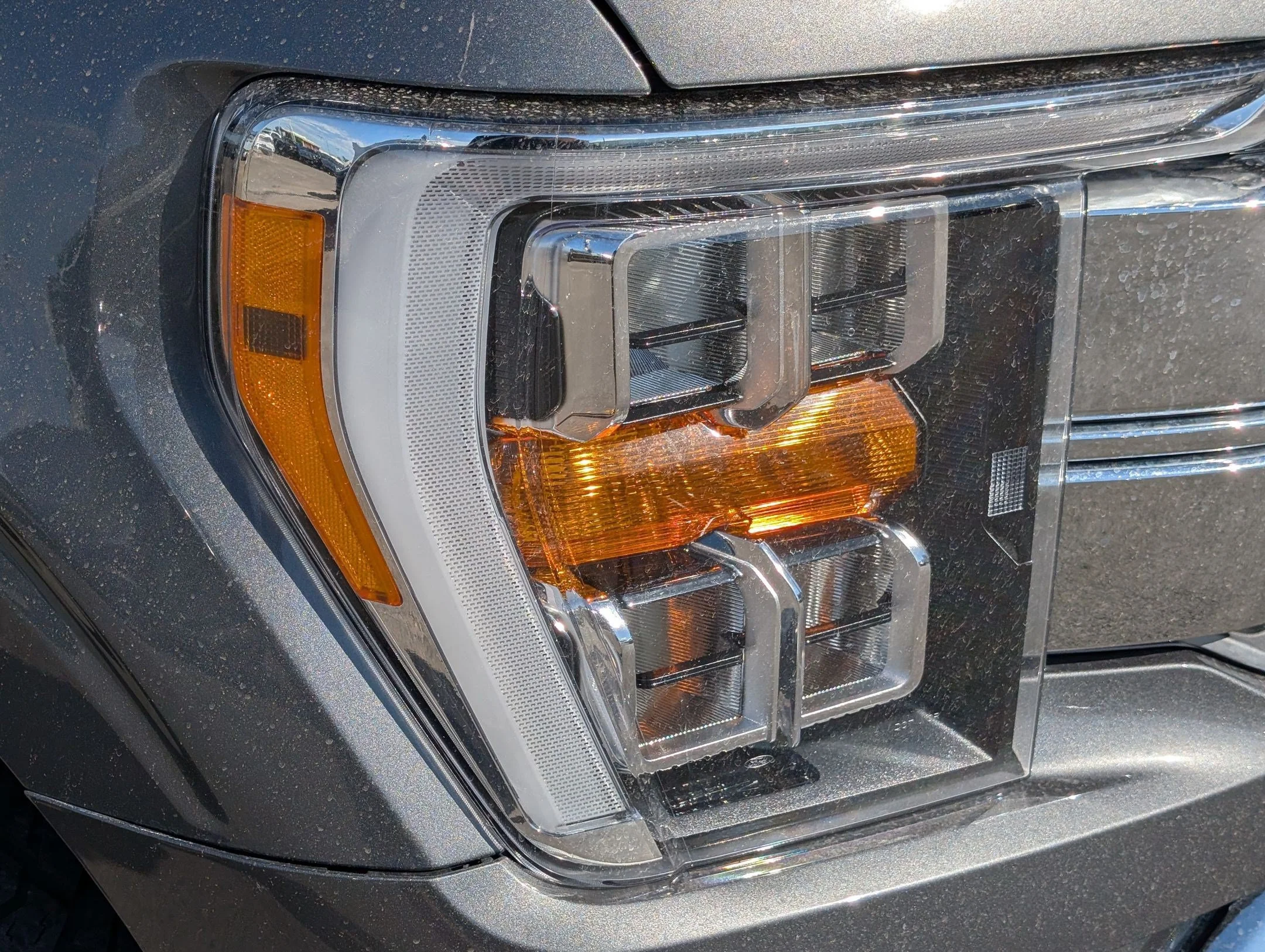 Used 2023 Gray Metallic Ford LARIAT image 11