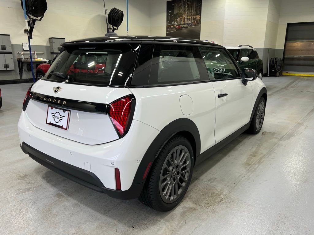 2025 MINI Hardtop 2 Door Base - Photo 6