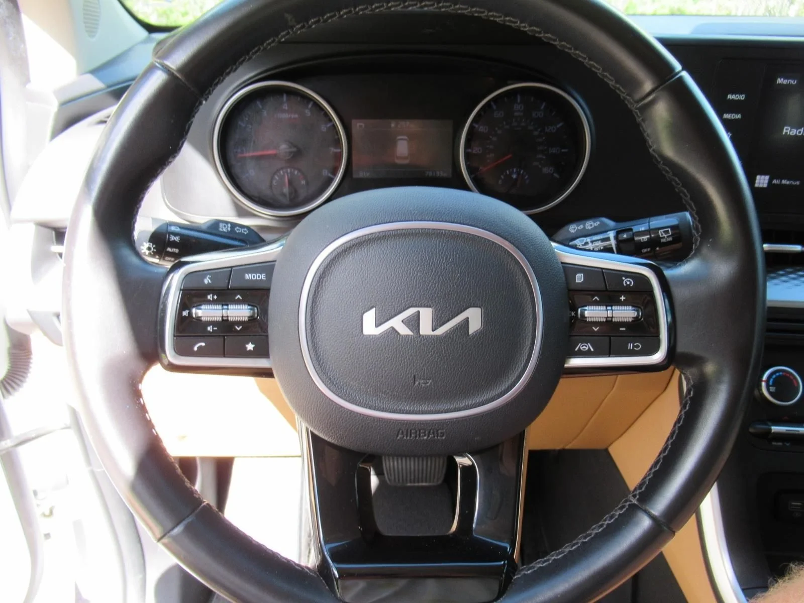 Used 2024 White Kia LX image 25