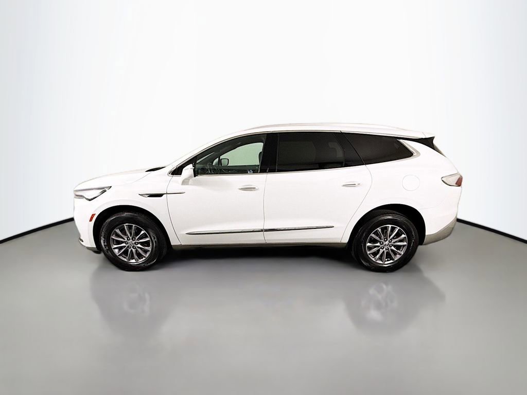 Used 2023 Summit White Buick Essence image 4