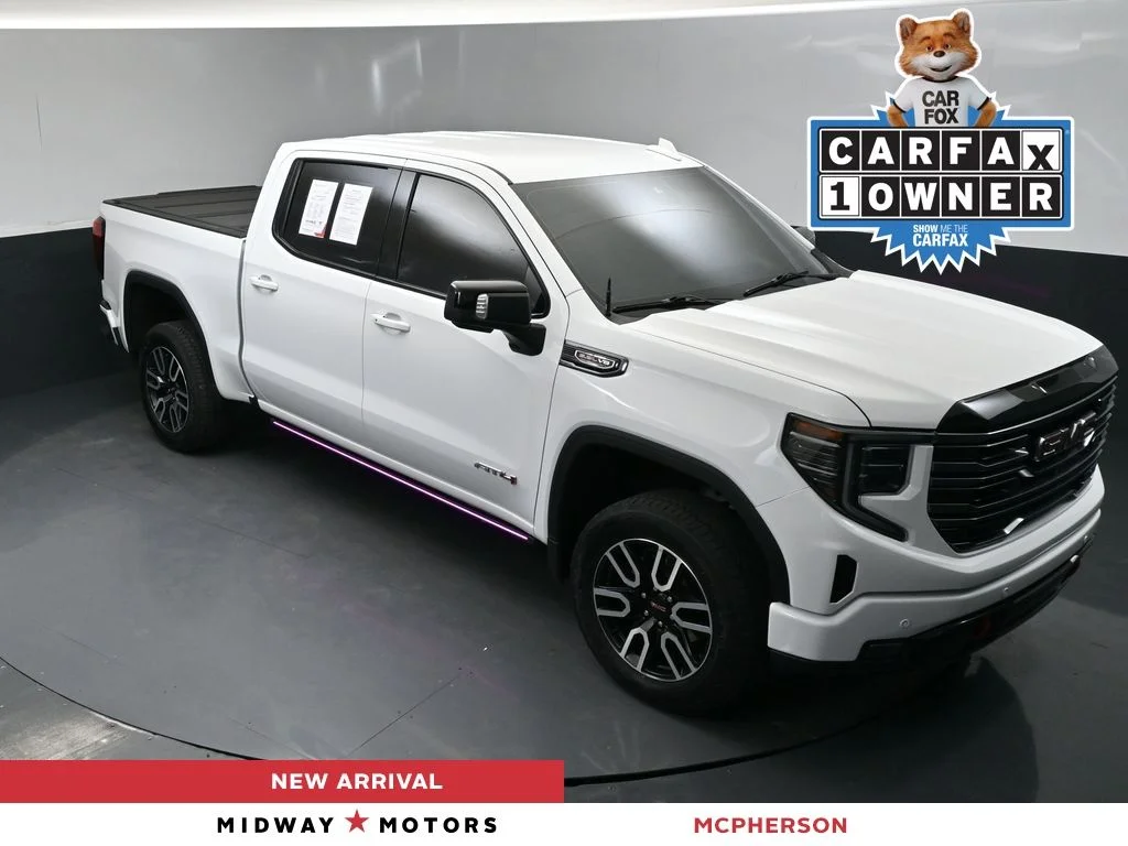 Used 2025 White GMC AT4 image 1