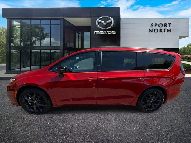 Used 2025 Red Chrysler Limited image 7